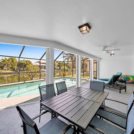 Luxury Waterfront Haven In Cape Coral - Dog-Friendly Escape With Private Pool 빌라 외부 사진