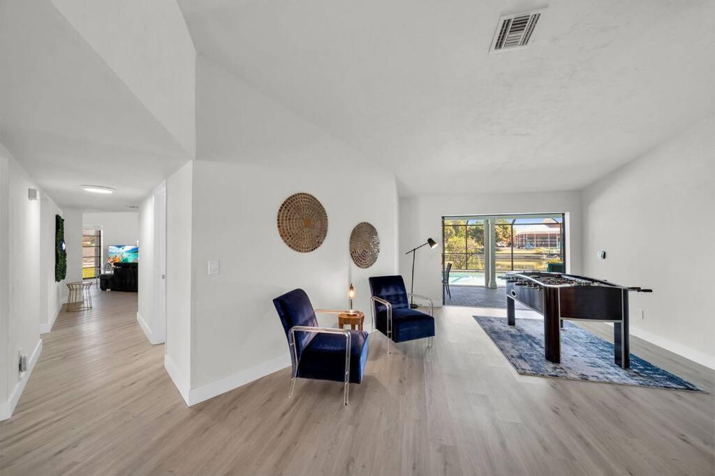 Luxury Waterfront Haven In Cape Coral - Dog-Friendly Escape With Private Pool 빌라 외부 사진