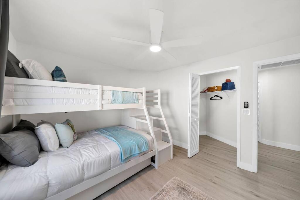 Luxury Waterfront Haven In Cape Coral - Dog-Friendly Escape With Private Pool 빌라 외부 사진