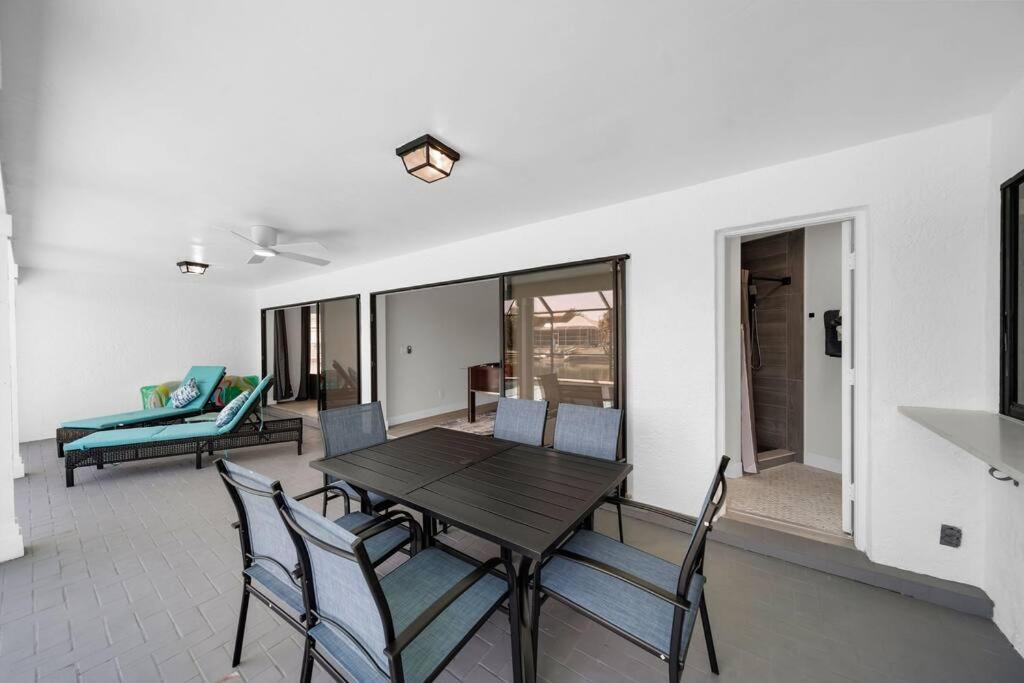 Luxury Waterfront Haven In Cape Coral - Dog-Friendly Escape With Private Pool 빌라 외부 사진