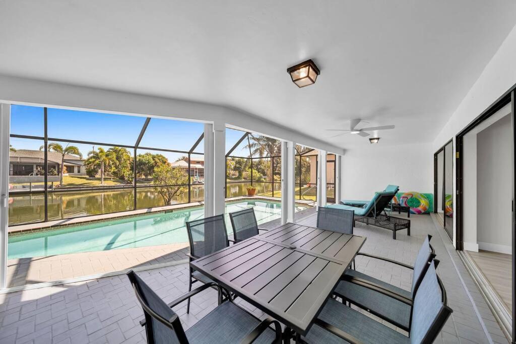 Luxury Waterfront Haven In Cape Coral - Dog-Friendly Escape With Private Pool 빌라 외부 사진