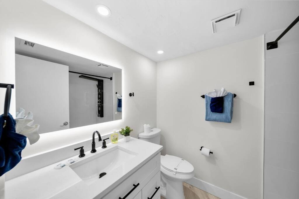 Luxury Waterfront Haven In Cape Coral - Dog-Friendly Escape With Private Pool 빌라 외부 사진