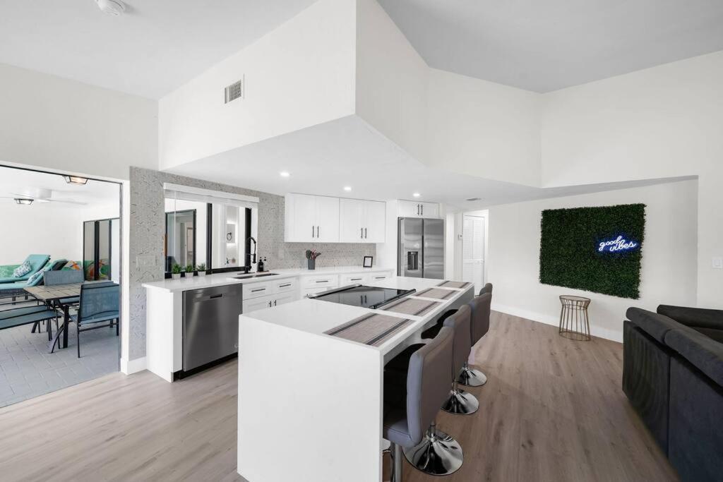 Luxury Waterfront Haven In Cape Coral - Dog-Friendly Escape With Private Pool 빌라 외부 사진