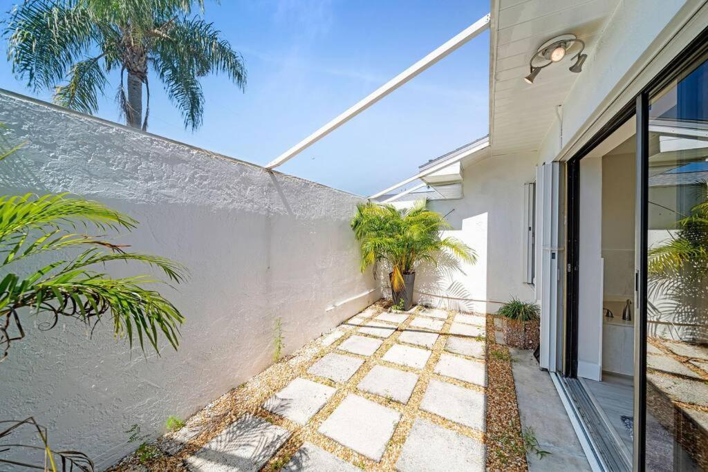 Luxury Waterfront Haven In Cape Coral - Dog-Friendly Escape With Private Pool 빌라 외부 사진