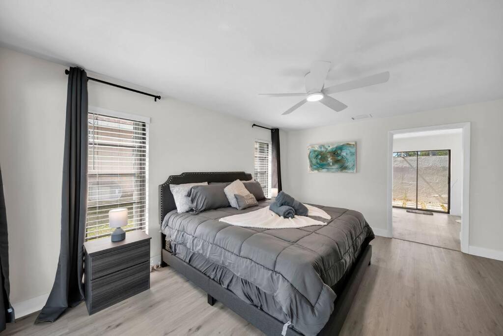 Luxury Waterfront Haven In Cape Coral - Dog-Friendly Escape With Private Pool 빌라 외부 사진