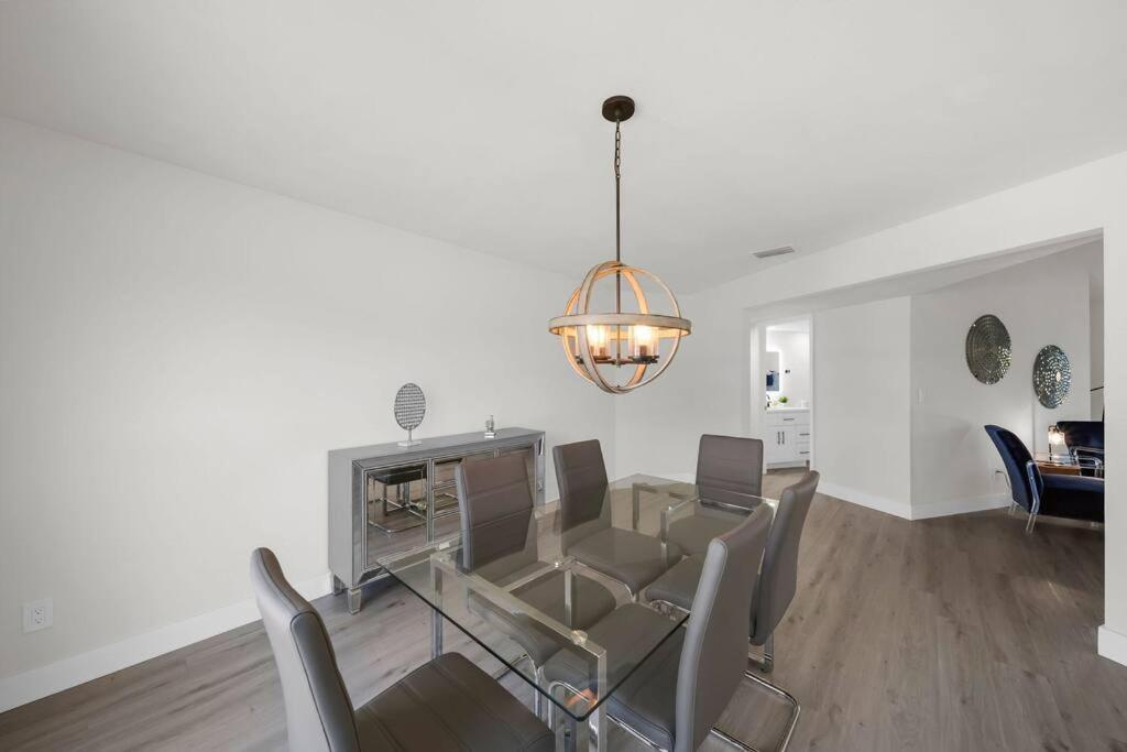 Luxury Waterfront Haven In Cape Coral - Dog-Friendly Escape With Private Pool 빌라 외부 사진