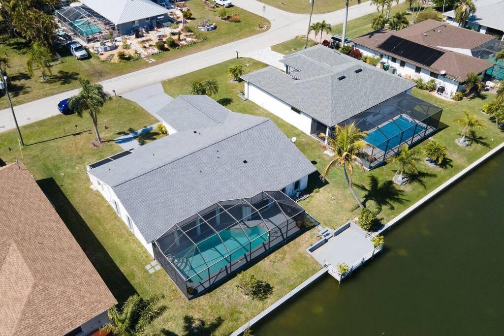 Luxury Waterfront Haven In Cape Coral - Dog-Friendly Escape With Private Pool 빌라 외부 사진