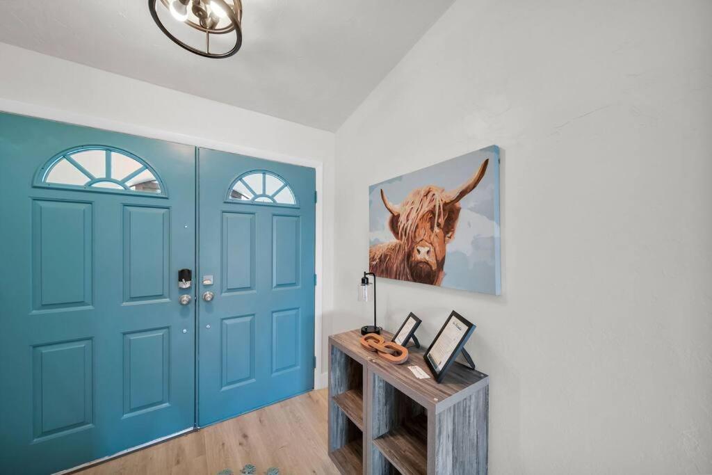 Luxury Waterfront Haven In Cape Coral - Dog-Friendly Escape With Private Pool 빌라 외부 사진
