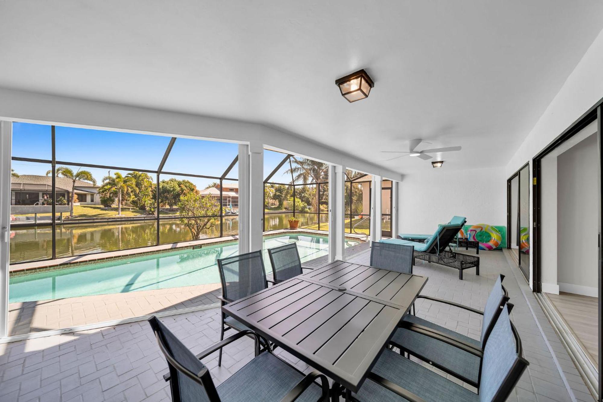 Luxury Waterfront Haven In Cape Coral - Dog-Friendly Escape With Private Pool 빌라 외부 사진